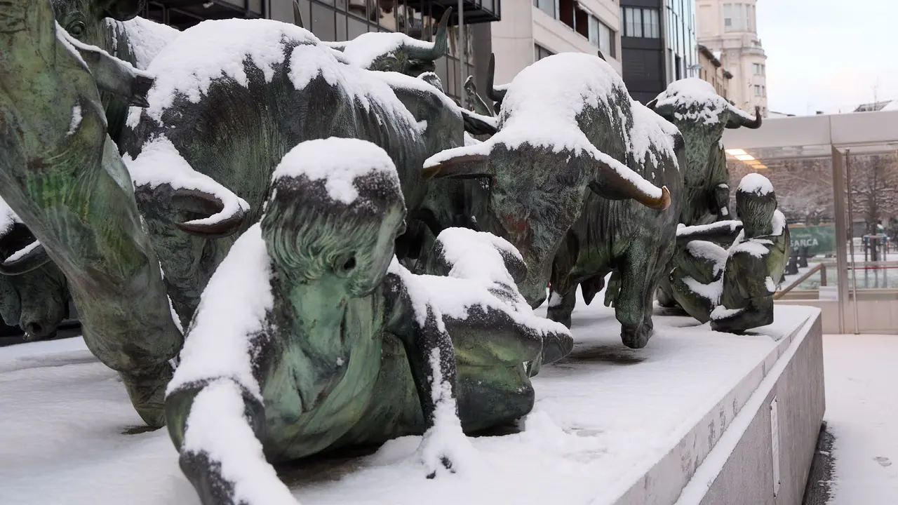 Pamplona amanece cubierta de nieve en la ma&ntilde;ana del d&iacute;a de Reyes por el paso de la borrasca Francis. I&Ntilde;IGO ALZUGARAY
