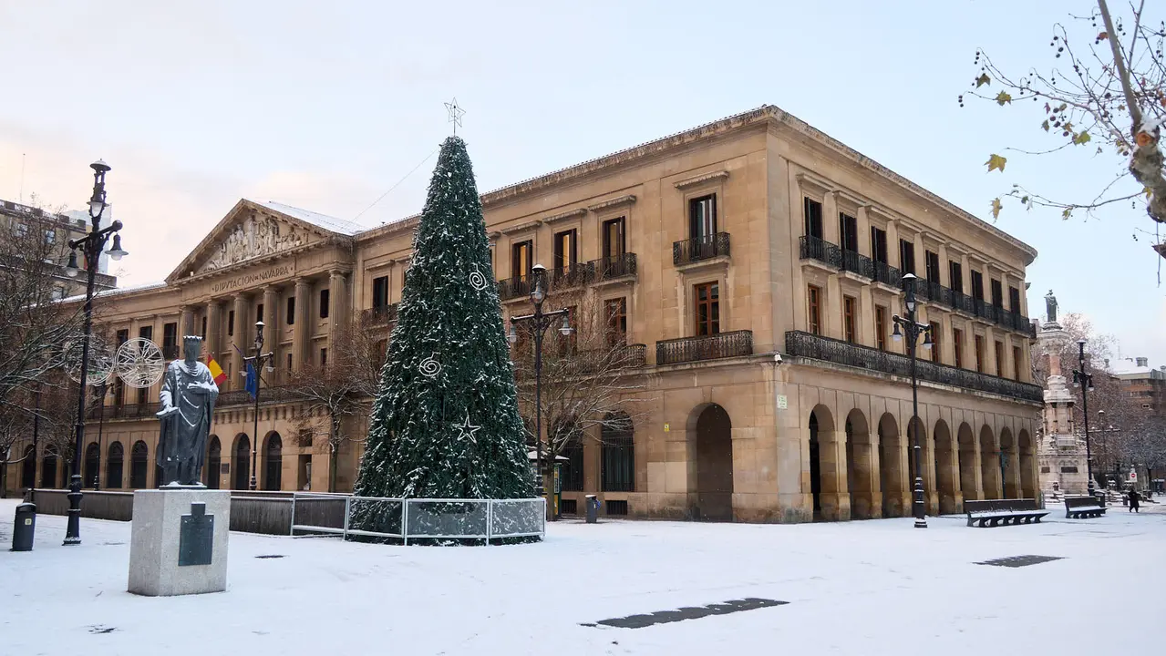 Pamplona amanece cubierta de nieve en la ma&ntilde;ana del d&iacute;a de Reyes por el paso de la borrasca Francis. I&Ntilde;IGO ALZUGARAY