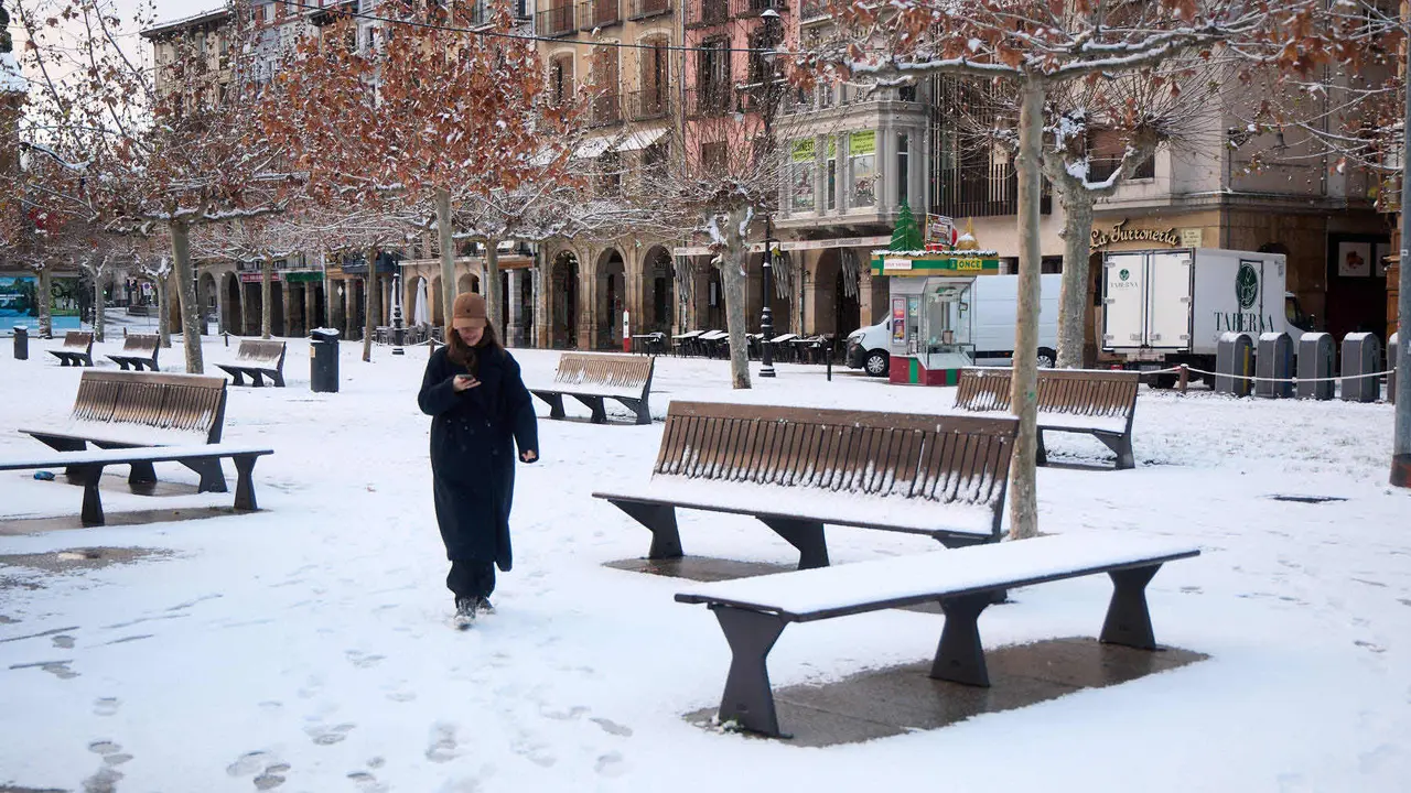 Pamplona amanece cubierta de nieve en la ma&ntilde;ana del d&iacute;a de Reyes por el paso de la borrasca Francis. I&Ntilde;IGO ALZUGARAY