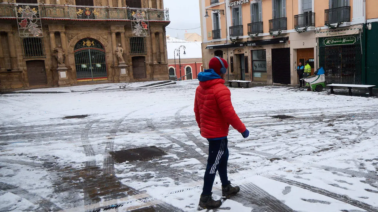 Pamplona amanece cubierta de nieve en la ma&ntilde;ana del d&iacute;a de Reyes por el paso de la borrasca Francis. I&Ntilde;IGO ALZUGARAY