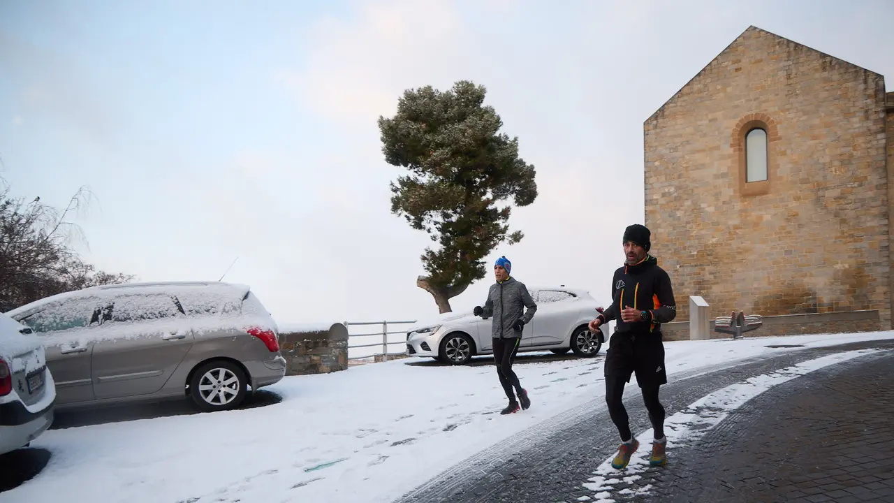 Pamplona amanece cubierta de nieve en la ma&ntilde;ana del d&iacute;a de Reyes por el paso de la borrasca Francis. I&Ntilde;IGO ALZUGARAY