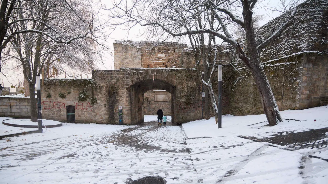 Pamplona amanece cubierta de nieve en la ma&ntilde;ana del d&iacute;a de Reyes por el paso de la borrasca Francis. I&Ntilde;IGO ALZUGARAY