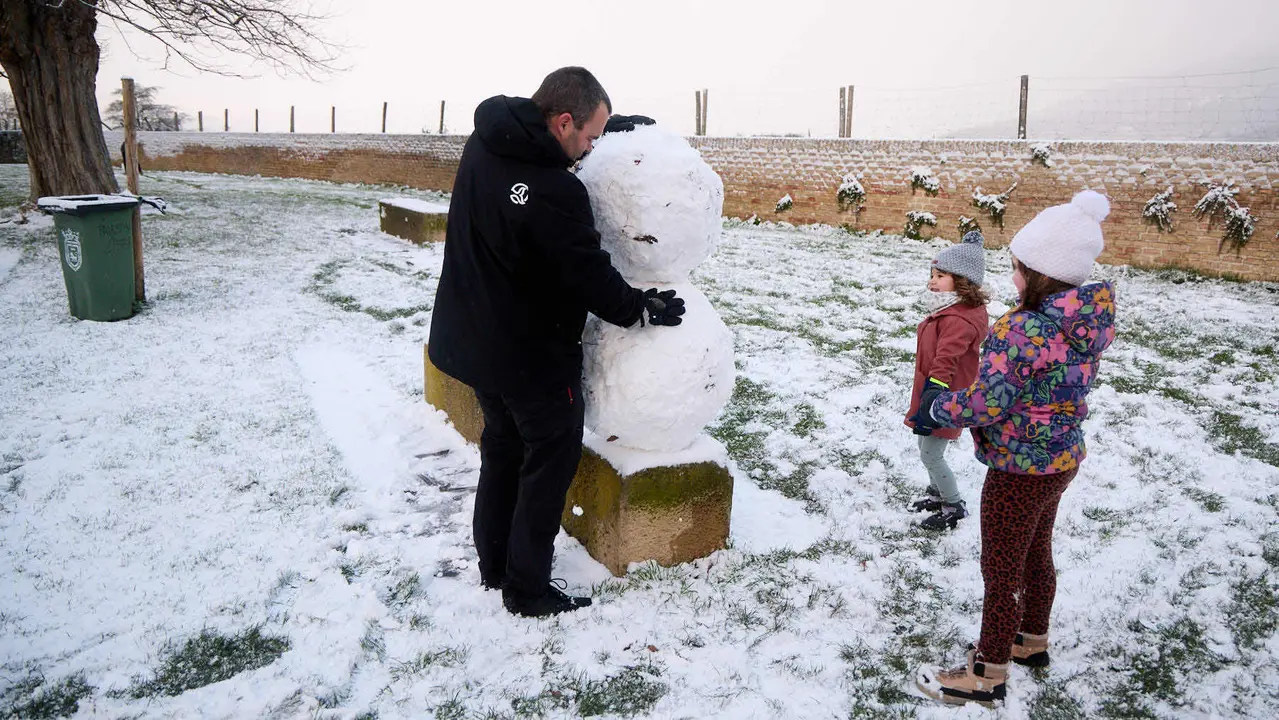 Pamplona amanece cubierta de nieve en la ma&ntilde;ana del d&iacute;a de Reyes por el paso de la borrasca Francis. I&Ntilde;IGO ALZUGARAY