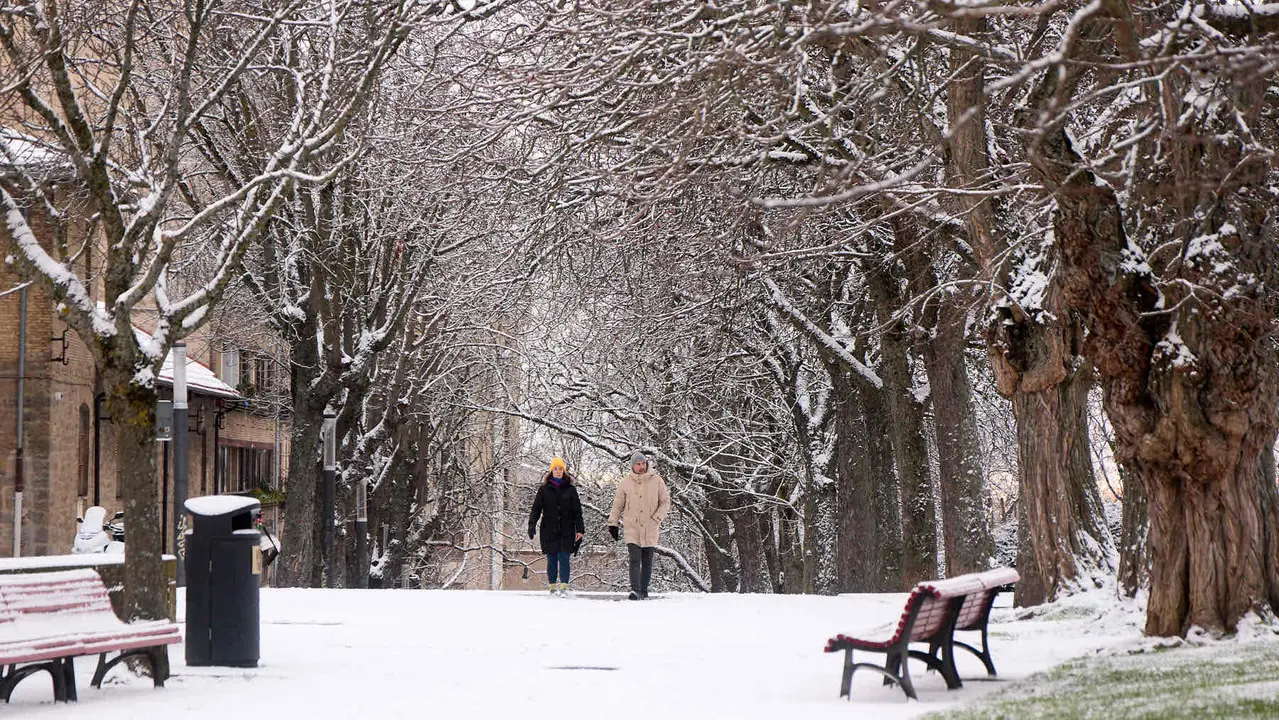 Pamplona amanece cubierta de nieve en la ma&ntilde;ana del d&iacute;a de Reyes por el paso de la borrasca Francis. I&Ntilde;IGO ALZUGARAY