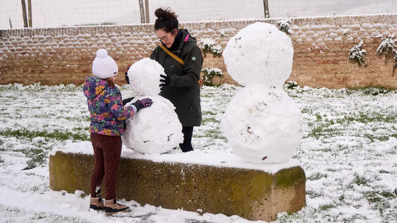 Pamplona amanece cubierta de nieve en la ma&ntilde;ana del d&iacute;a de Reyes por el paso de la borrasca Francis. I&Ntilde;IGO ALZUGARAY
