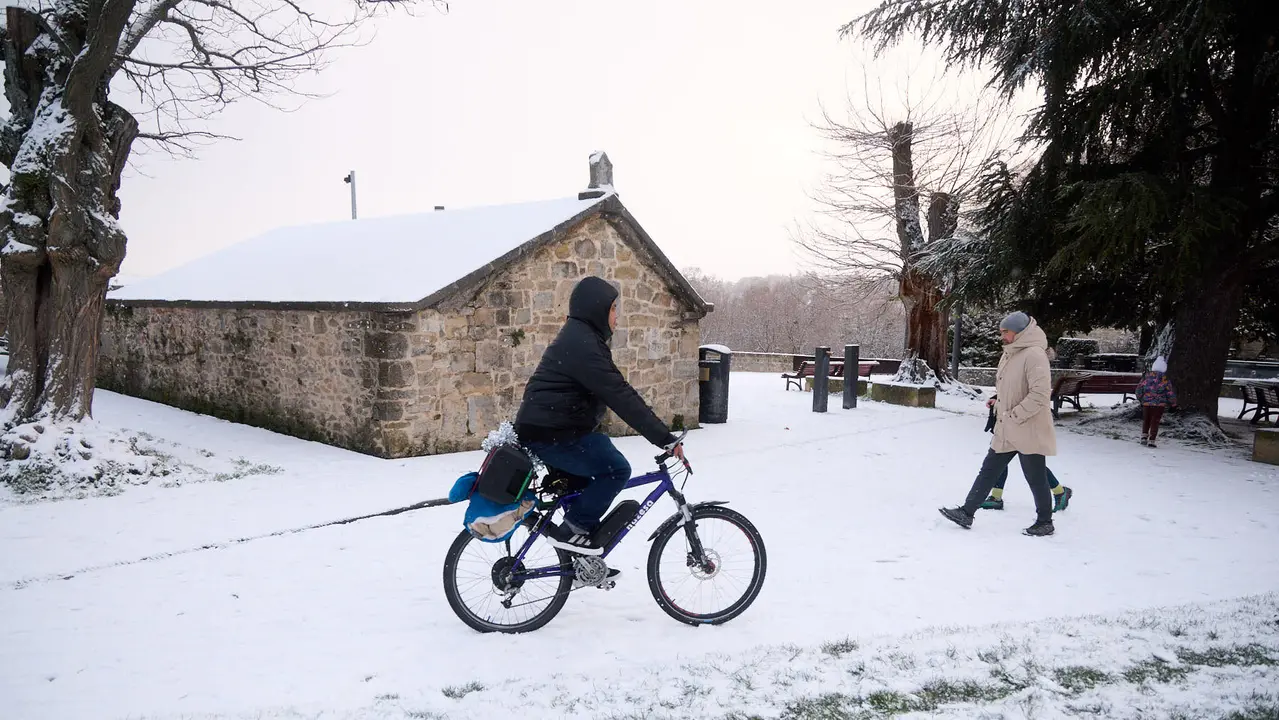 Pamplona amanece cubierta de nieve en la ma&ntilde;ana del d&iacute;a de Reyes por el paso de la borrasca Francis. I&Ntilde;IGO ALZUGARAY