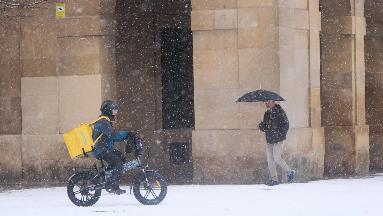 Pamplona amanece cubierta de nieve en la ma&ntilde;ana del d&iacute;a de Reyes por el paso de la borrasca Francis. I&Ntilde;IGO ALZUGARAY