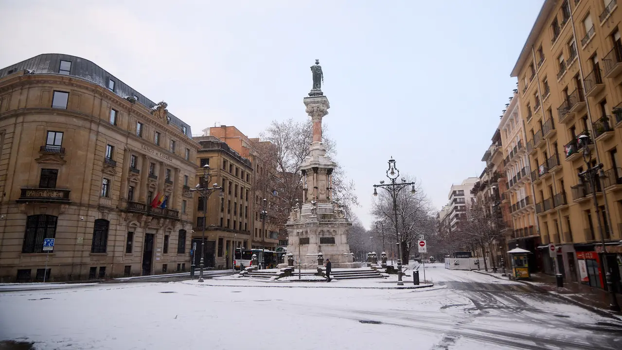Pamplona amanece cubierta de nieve en la ma&ntilde;ana del d&iacute;a de Reyes por el paso de la borrasca Francis. I&Ntilde;IGO ALZUGARAY