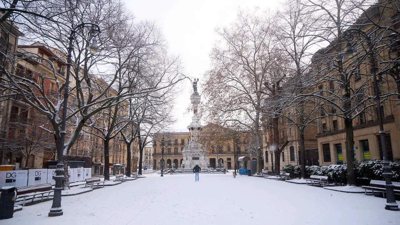 Pamplona amanece cubierta de nieve en la ma&ntilde;ana del d&iacute;a de Reyes por el paso de la borrasca Francis. I&Ntilde;IGO ALZUGARAY