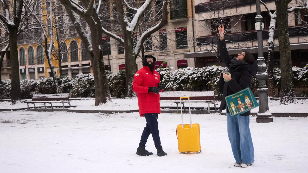 Pamplona amanece cubierta de nieve en la ma&ntilde;ana del d&iacute;a de Reyes por el paso de la borrasca Francis. I&Ntilde;IGO ALZUGARAY