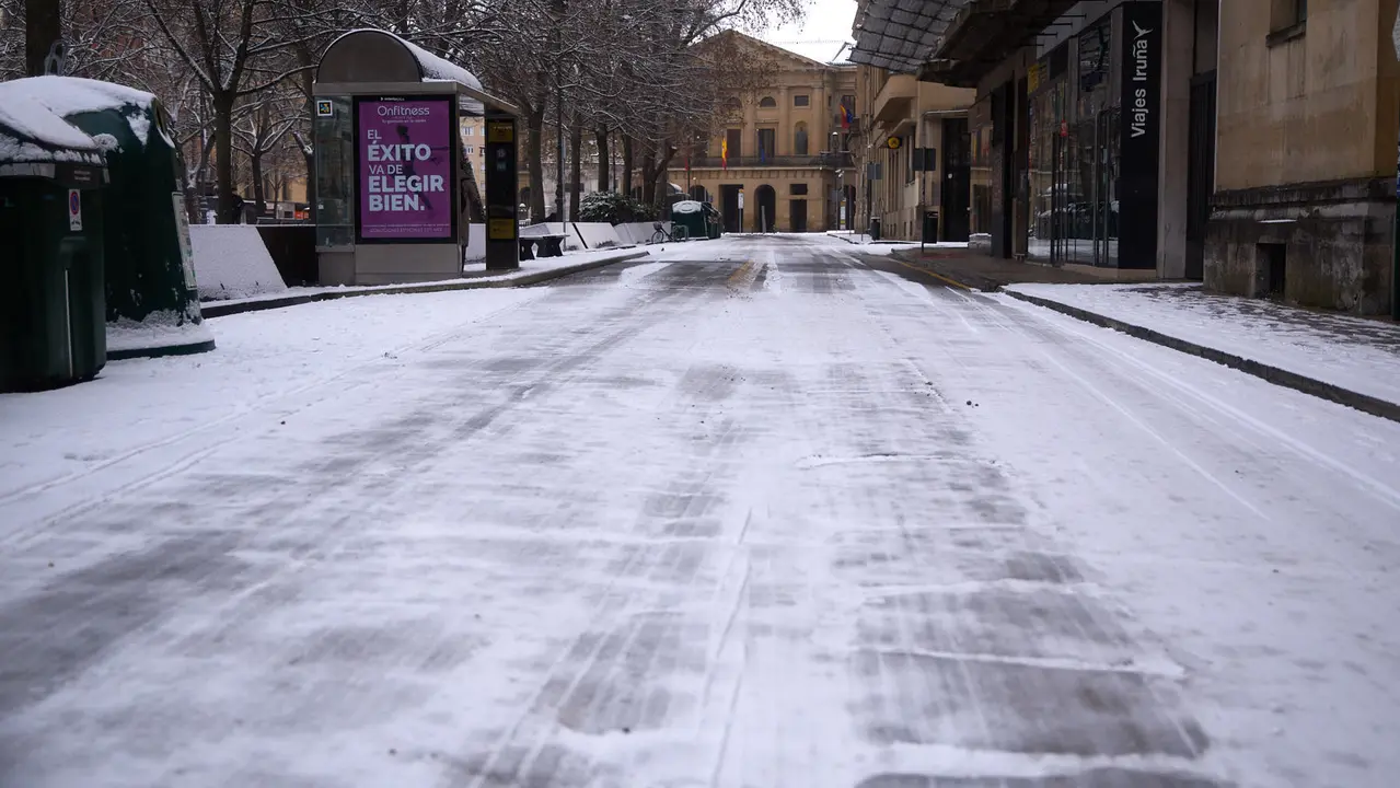 Pamplona amanece cubierta de nieve en la ma&ntilde;ana del d&iacute;a de Reyes por el paso de la borrasca Francis. I&Ntilde;IGO ALZUGARAY