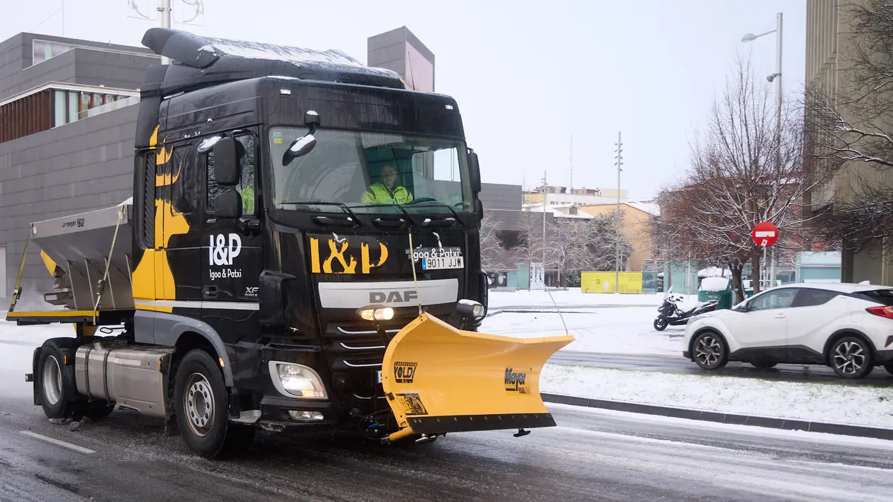 Pamplona amanece cubierta de nieve en la ma&ntilde;ana del d&iacute;a de Reyes por el paso de la borrasca Francis. I&Ntilde;IGO ALZUGARAY