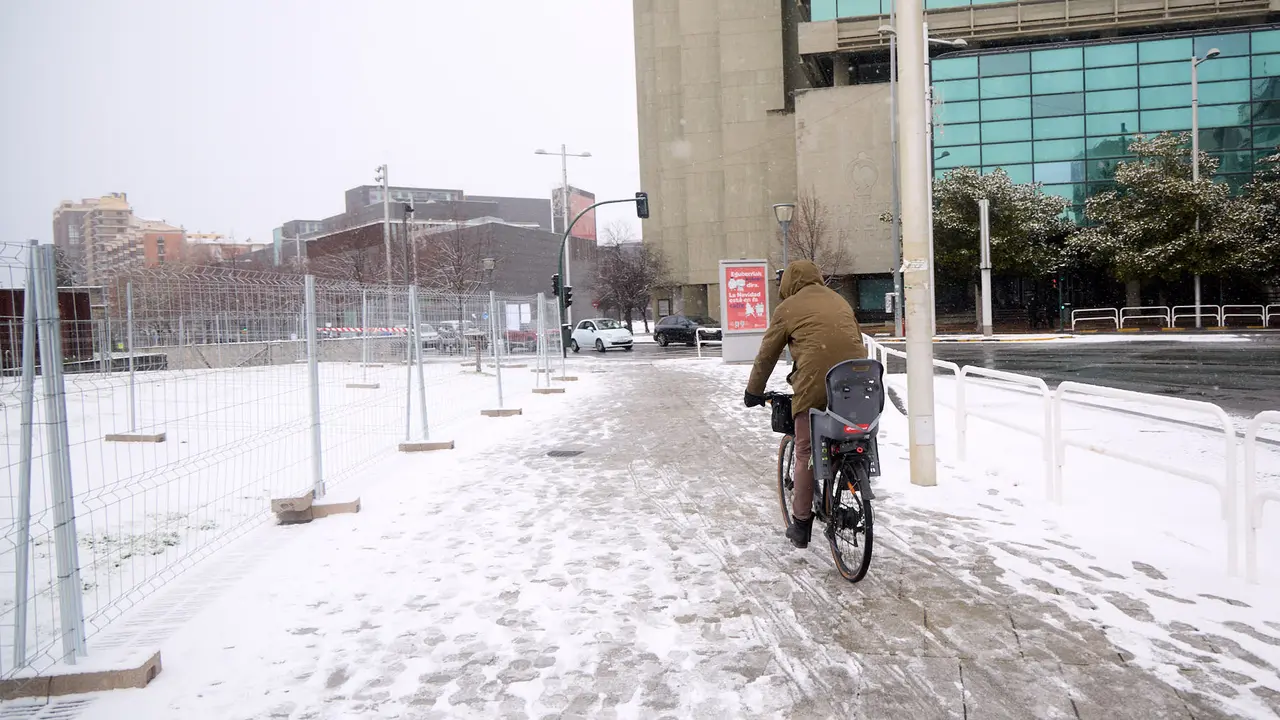 Pamplona amanece cubierta de nieve en la ma&ntilde;ana del d&iacute;a de Reyes por el paso de la borrasca Francis. I&Ntilde;IGO ALZUGARAY
