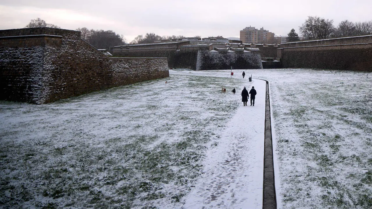 Pamplona amanece cubierta de nieve en la ma&ntilde;ana del d&iacute;a de Reyes por el paso de la borrasca Francis. I&Ntilde;IGO ALZUGARAY
