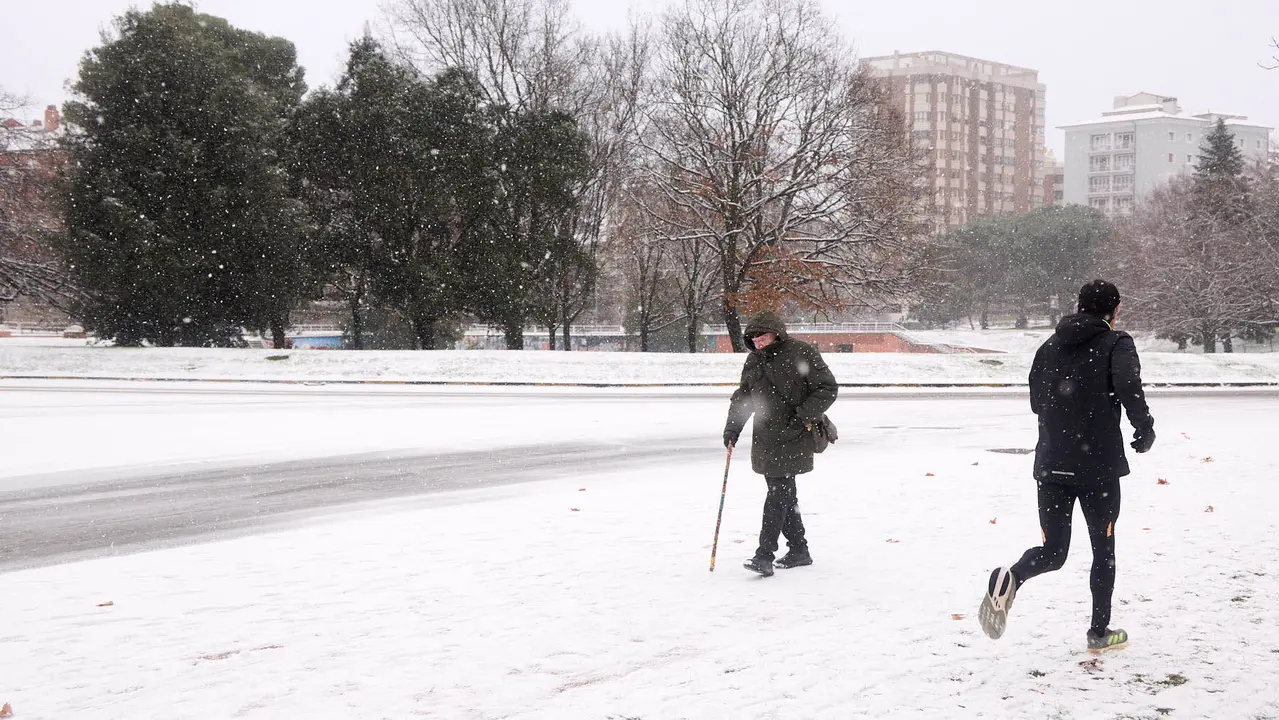 Pamplona amanece cubierta de nieve en la ma&ntilde;ana del d&iacute;a de Reyes por el paso de la borrasca Francis. I&Ntilde;IGO ALZUGARAY