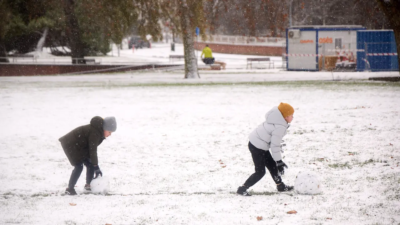 Pamplona amanece cubierta de nieve en la ma&ntilde;ana del d&iacute;a de Reyes por el paso de la borrasca Francis. I&Ntilde;IGO ALZUGARAY