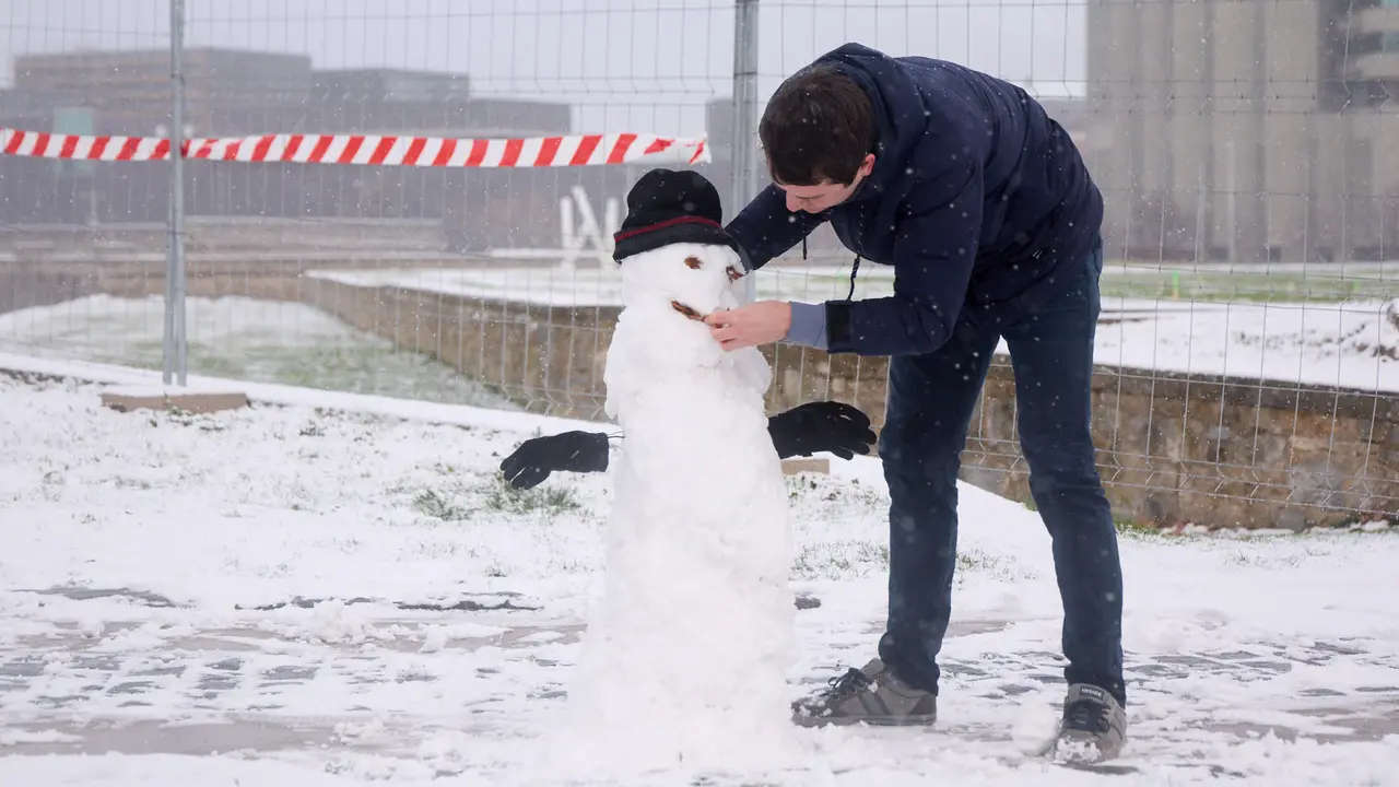 Pamplona amanece cubierta de nieve en la ma&ntilde;ana del d&iacute;a de Reyes por el paso de la borrasca Francis. I&Ntilde;IGO ALZUGARAY