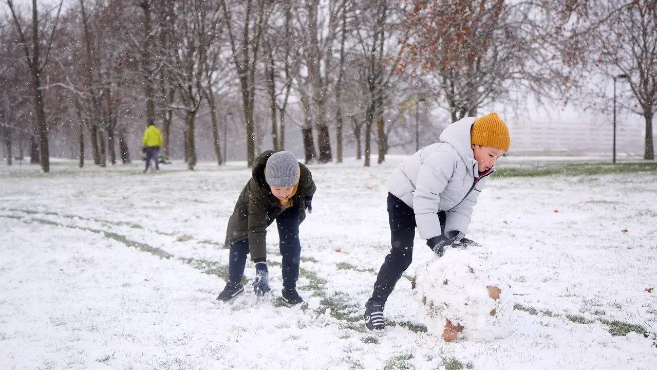 Pamplona amanece cubierta de nieve en la ma&ntilde;ana del d&iacute;a de Reyes por el paso de la borrasca Francis. I&Ntilde;IGO ALZUGARAY
