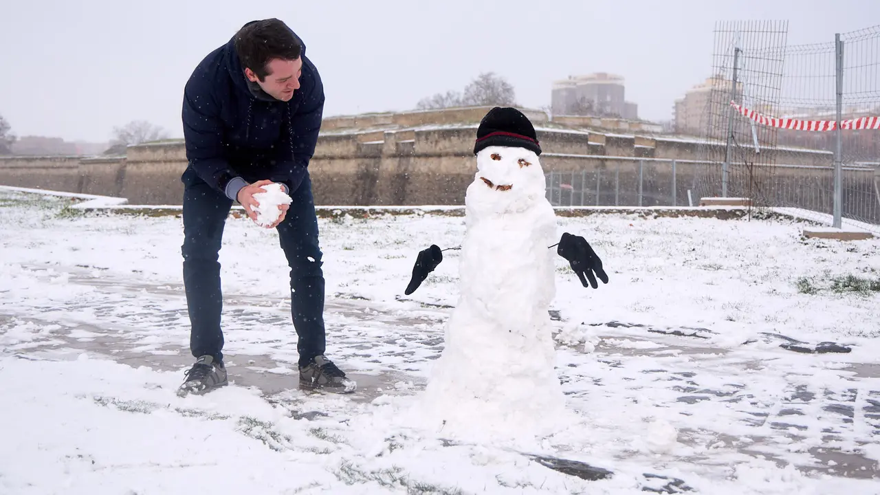 Pamplona amanece cubierta de nieve en la ma&ntilde;ana del d&iacute;a de Reyes por el paso de la borrasca Francis. I&Ntilde;IGO ALZUGARAY