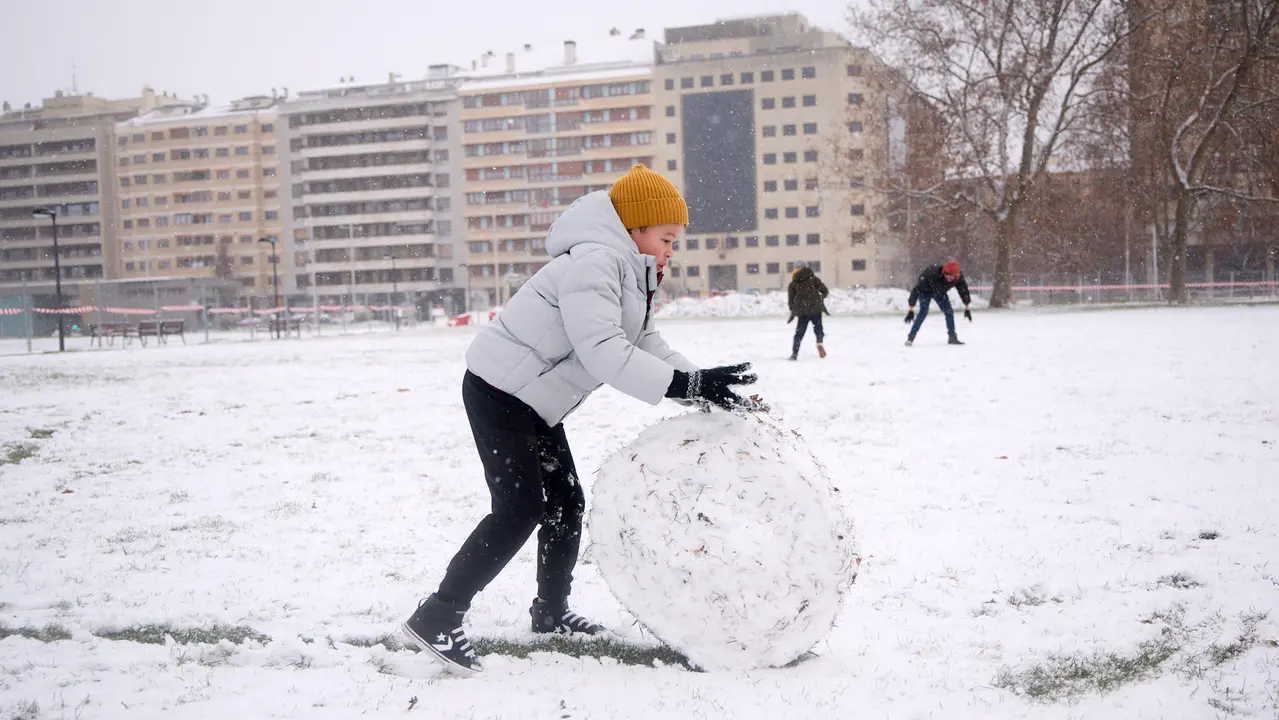 Pamplona amanece cubierta de nieve en la ma&ntilde;ana del d&iacute;a de Reyes por el paso de la borrasca Francis. I&Ntilde;IGO ALZUGARAY