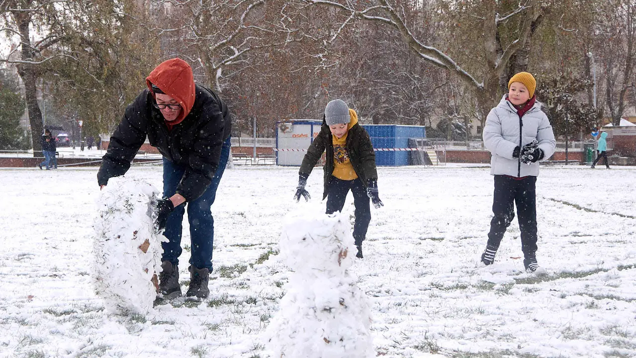 Pamplona amanece cubierta de nieve en la ma&ntilde;ana del d&iacute;a de Reyes por el paso de la borrasca Francis. I&Ntilde;IGO ALZUGARAY
