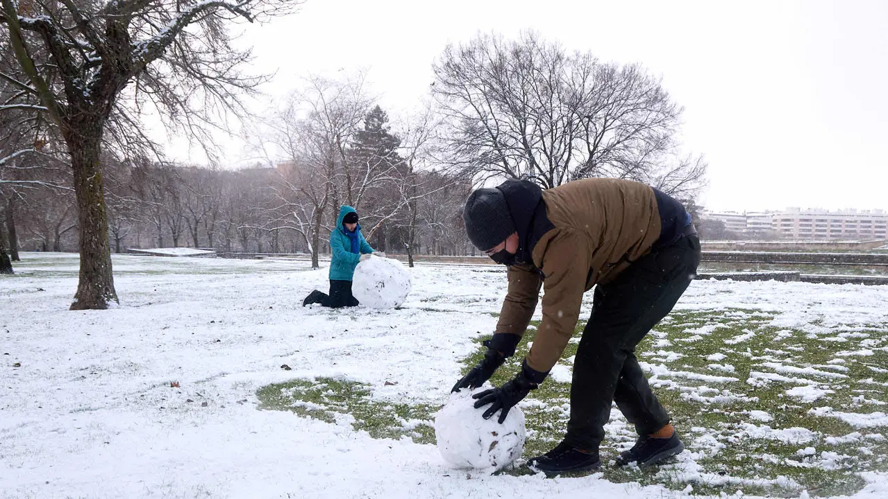 Pamplona amanece cubierta de nieve en la ma&ntilde;ana del d&iacute;a de Reyes por el paso de la borrasca Francis. I&Ntilde;IGO ALZUGARAY