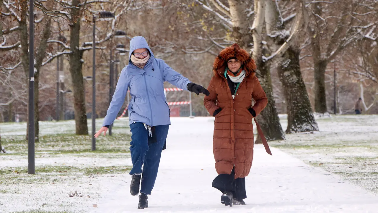 Pamplona amanece cubierta de nieve en la ma&ntilde;ana del d&iacute;a de Reyes por el paso de la borrasca Francis. I&Ntilde;IGO ALZUGARAY