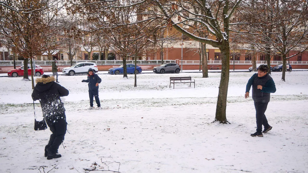 Pamplona amanece cubierta de nieve en la ma&ntilde;ana del d&iacute;a de Reyes por el paso de la borrasca Francis. I&Ntilde;IGO ALZUGARAY