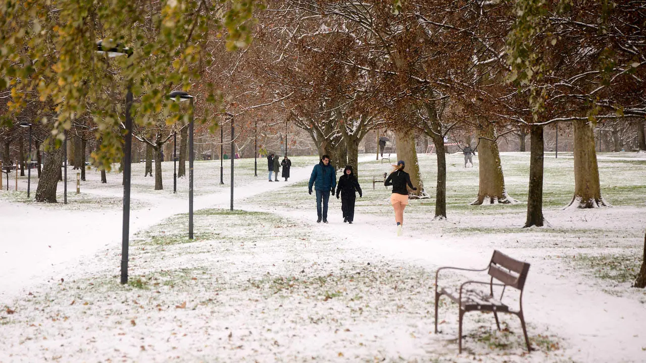 Pamplona amanece cubierta de nieve en la ma&ntilde;ana del d&iacute;a de Reyes por el paso de la borrasca Francis. I&Ntilde;IGO ALZUGARAY