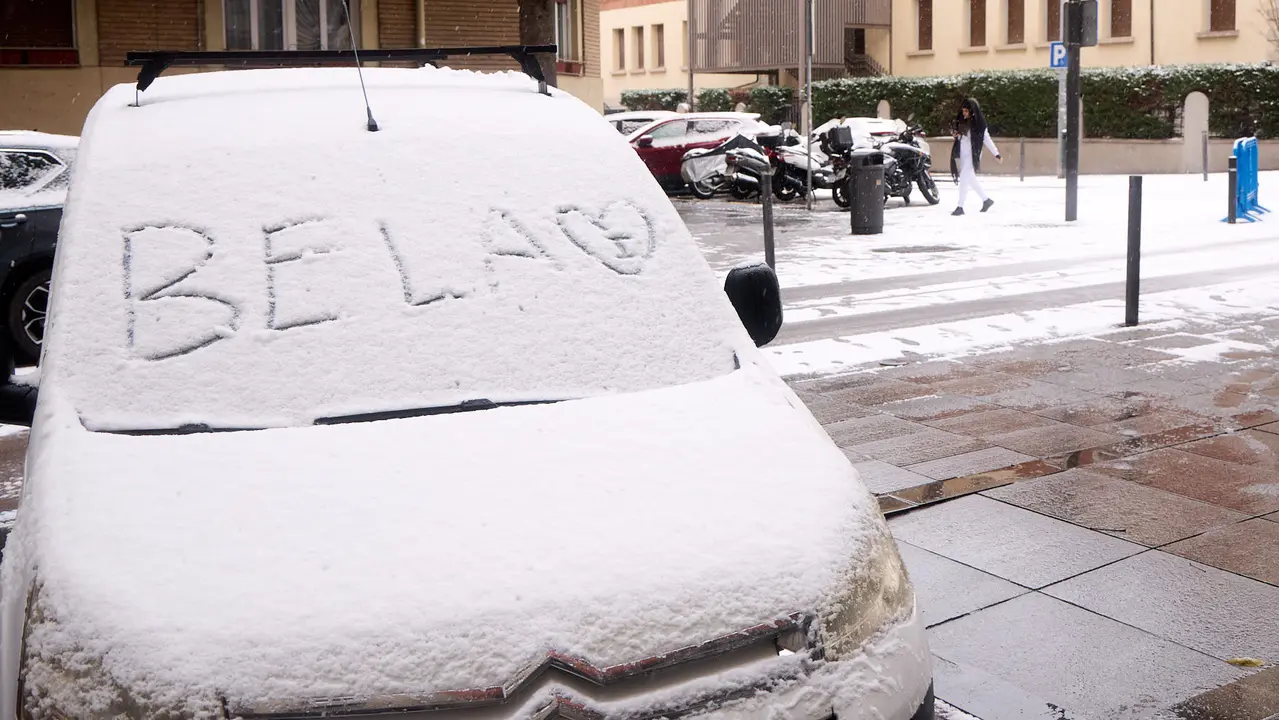 Pamplona amanece cubierta de nieve en la ma&ntilde;ana del d&iacute;a de Reyes por el paso de la borrasca Francis. I&Ntilde;IGO ALZUGARAY
