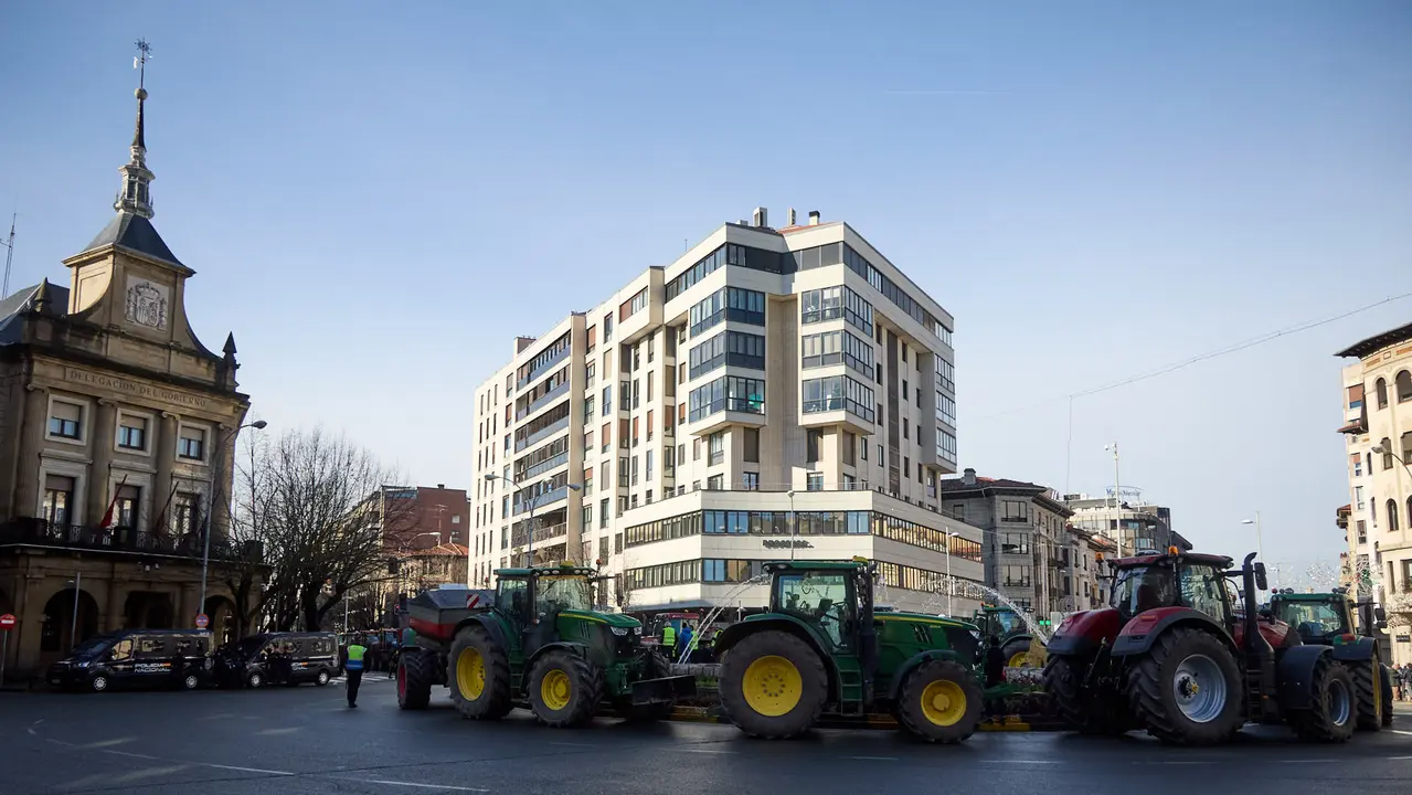 Tractorada en Pamplona contra las pol&iacute;ticas europeas del sector primario y en rechazo al acuerdo de Mercosur. I&Ntilde;IGO ALZUGARAY