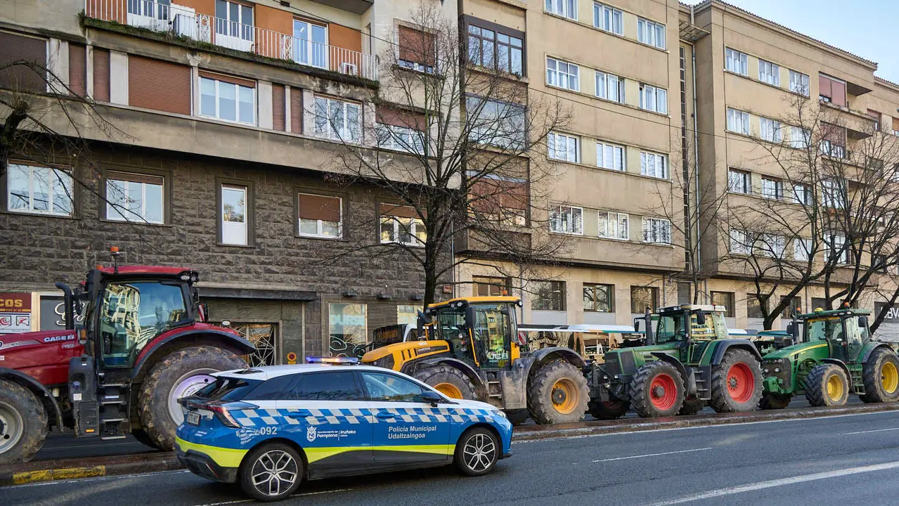 Tractorada en Pamplona contra las pol&iacute;ticas europeas del sector primario y en rechazo al acuerdo de Mercosur. I&Ntilde;IGO ALZUGARAY