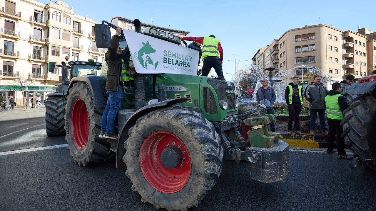 Tractorada en Pamplona contra las pol&iacute;ticas europeas del sector primario y en rechazo al acuerdo de Mercosur. I&Ntilde;IGO ALZUGARAY