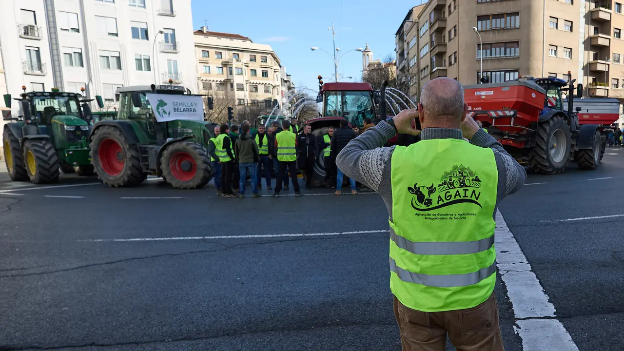 Tractorada en Pamplona contra las pol&iacute;ticas europeas del sector primario y en rechazo al acuerdo de Mercosur. I&Ntilde;IGO ALZUGARAY