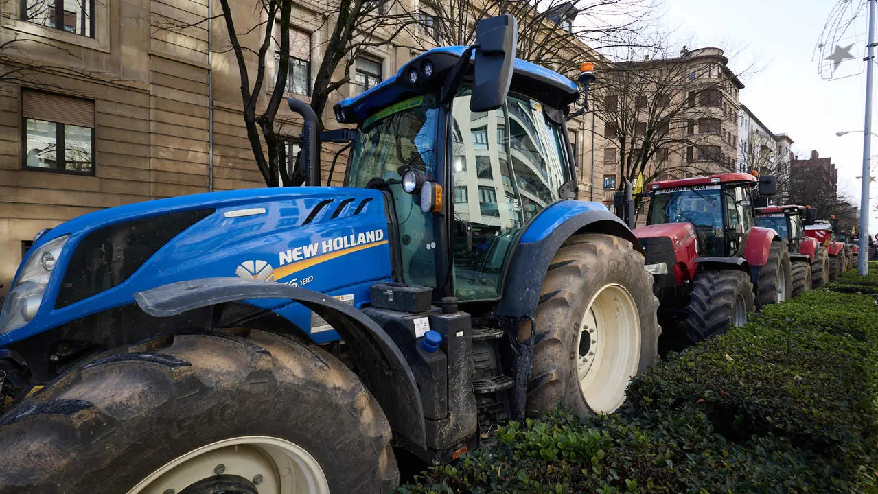 Tractorada en Pamplona contra las pol&iacute;ticas europeas del sector primario y en rechazo al acuerdo de Mercosur. I&Ntilde;IGO ALZUGARAY