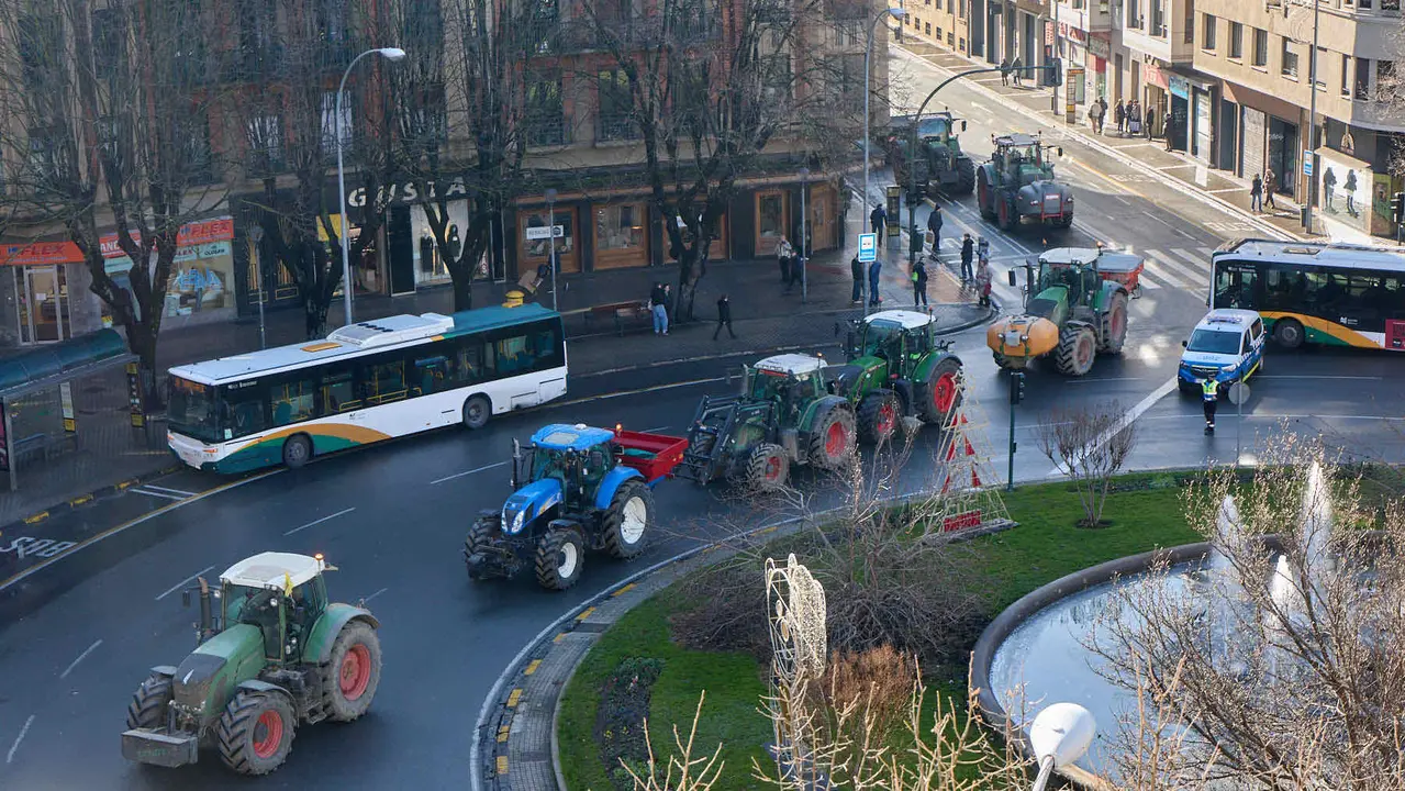 Tractorada en Pamplona contra las pol&iacute;ticas europeas del sector primario y en rechazo al acuerdo de Mercosur. I&Ntilde;IGO ALZUGARAY