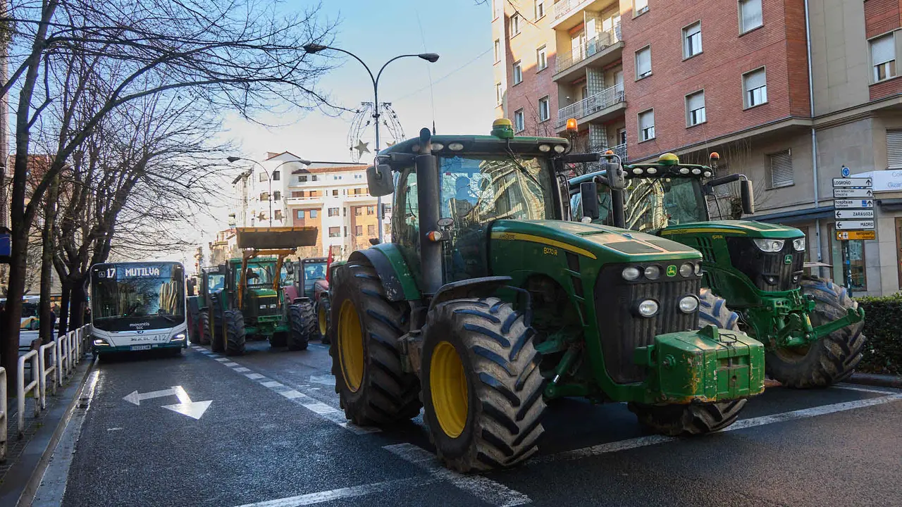 Tractorada en Pamplona contra las pol&iacute;ticas europeas del sector primario y en rechazo al acuerdo de Mercosur. I&Ntilde;IGO ALZUGARAY