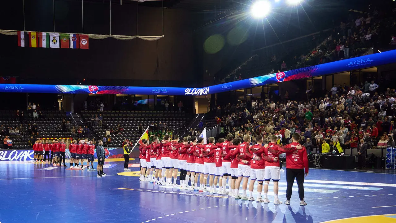 Partido de balonmano entre Espa&ntilde;a y Eslovaquia en el pabell&oacute;n Navarra Arena de Pamplona. I&Ntilde;IGO ALZUGARAY