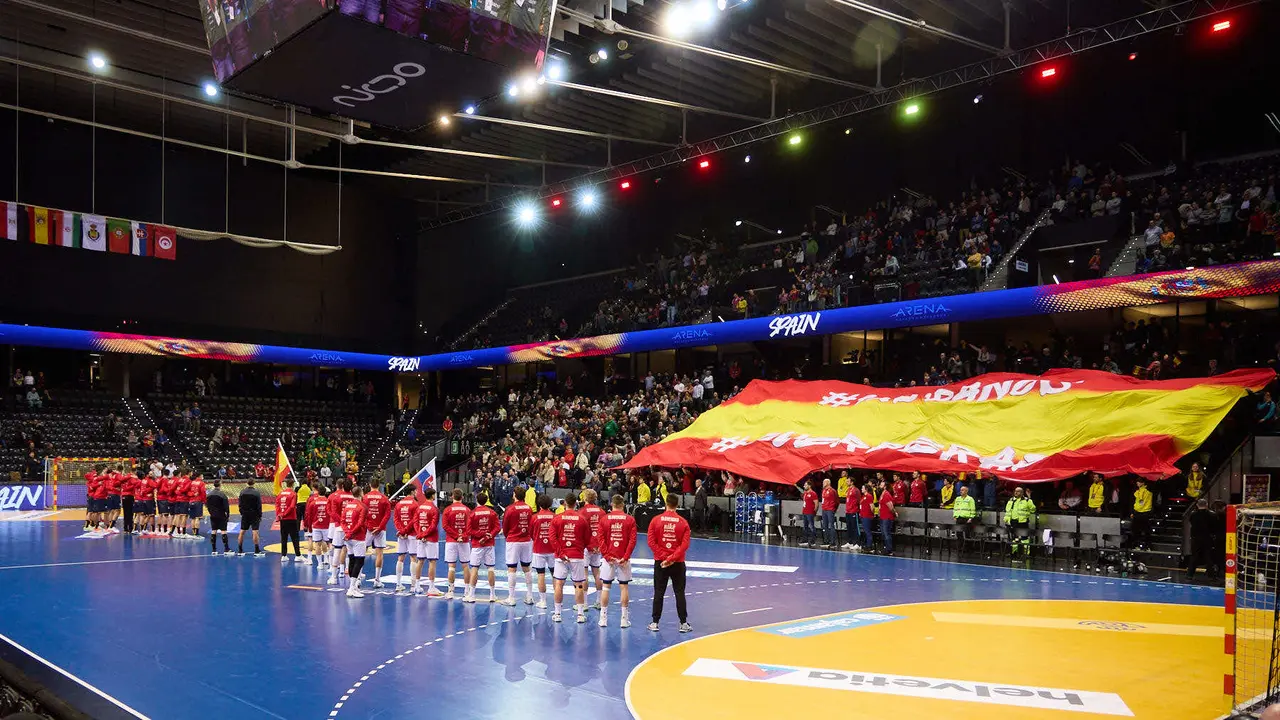 Partido de balonmano entre Espa&ntilde;a y Eslovaquia en el pabell&oacute;n Navarra Arena de Pamplona. I&Ntilde;IGO ALZUGARAY