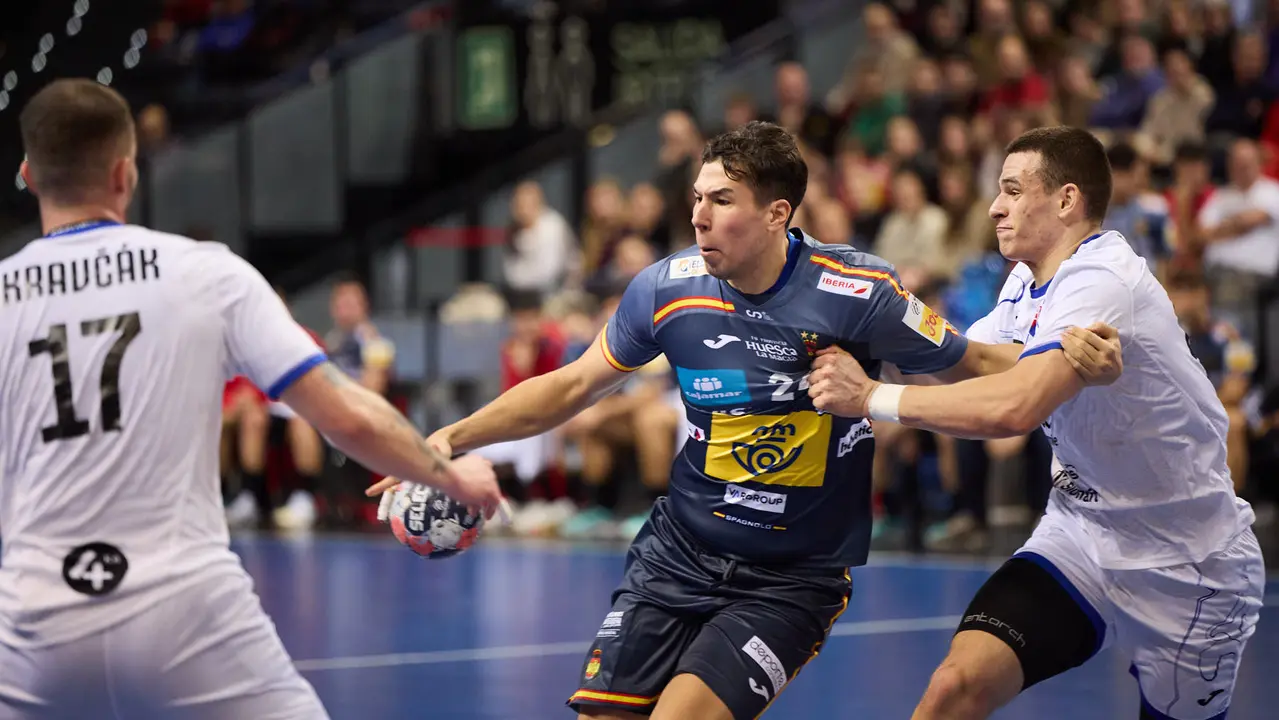 Partido de balonmano entre Espa&ntilde;a y Eslovaquia en el pabell&oacute;n Navarra Arena de Pamplona. I&Ntilde;IGO ALZUGARAY