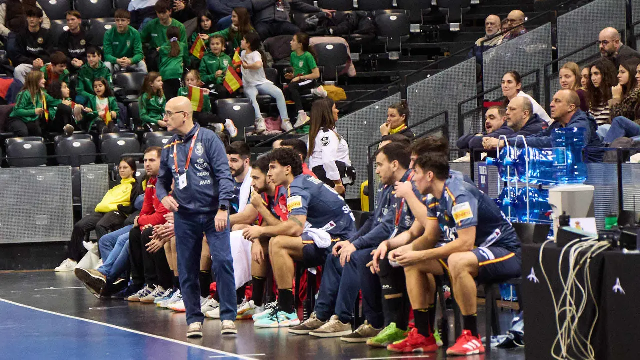 Partido de balonmano entre Espa&ntilde;a y Eslovaquia en el pabell&oacute;n Navarra Arena de Pamplona. I&Ntilde;IGO ALZUGARAY