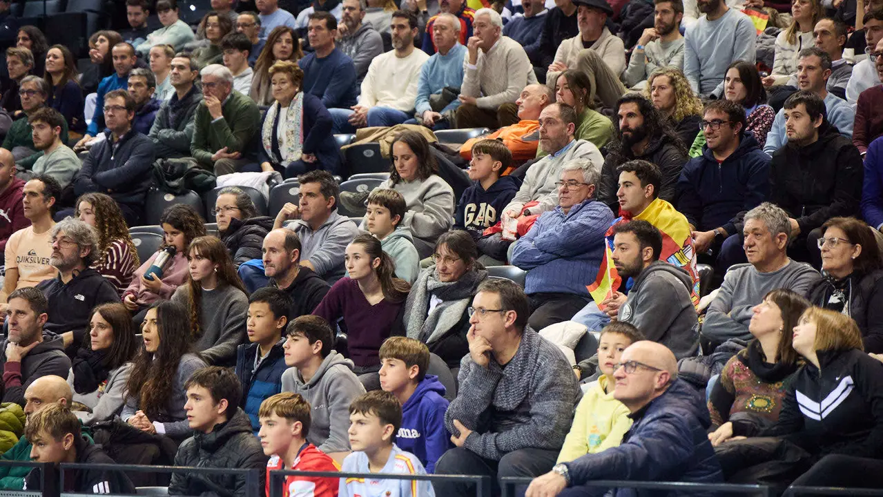 Partido de balonmano entre Espa&ntilde;a y Eslovaquia en el pabell&oacute;n Navarra Arena de Pamplona. I&Ntilde;IGO ALZUGARAY