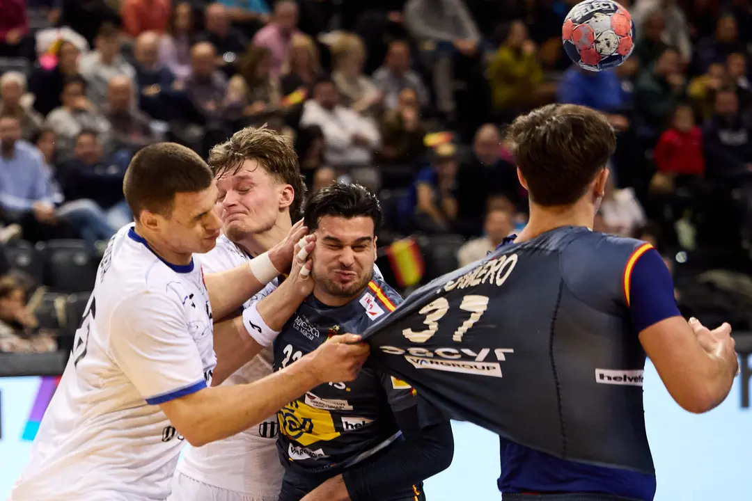 Partido de balonmano entre Espa&ntilde;a y Eslovaquia en el pabell&oacute;n Navarra Arena de Pamplona. I&Ntilde;IGO ALZUGARAY