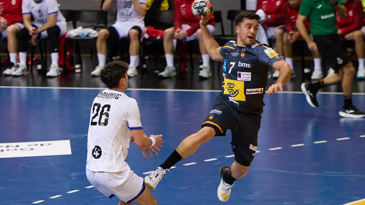 Partido de balonmano entre Espa&ntilde;a y Eslovaquia en el pabell&oacute;n Navarra Arena de Pamplona. I&Ntilde;IGO ALZUGARAY