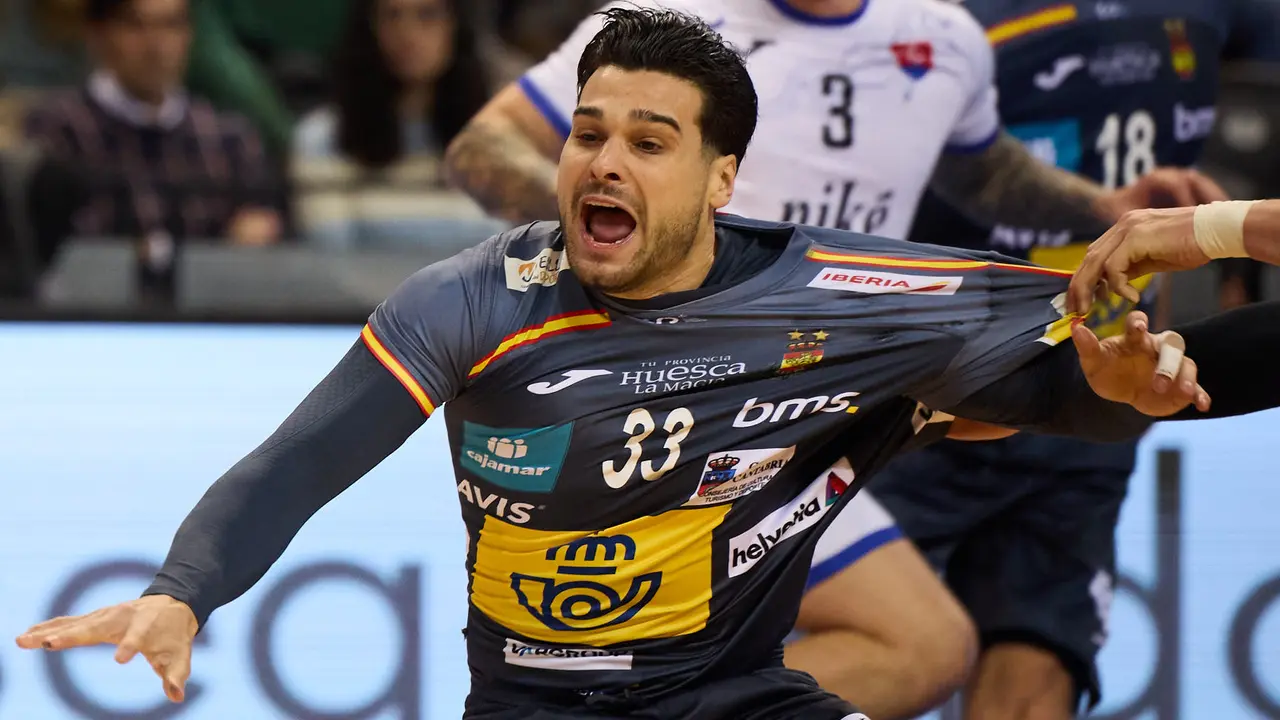 Partido de balonmano entre Espa&ntilde;a y Eslovaquia en el pabell&oacute;n Navarra Arena de Pamplona. I&Ntilde;IGO ALZUGARAY