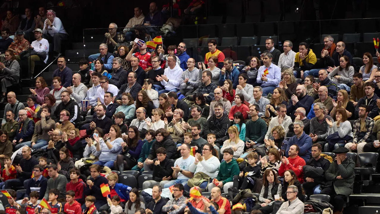 Partido de balonmano entre Espa&ntilde;a y Eslovaquia en el pabell&oacute;n Navarra Arena de Pamplona. I&Ntilde;IGO ALZUGARAY