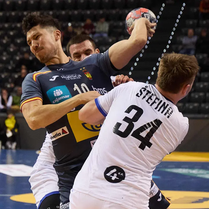 Partido de balonmano entre Espa&ntilde;a y Eslovaquia en el pabell&oacute;n Navarra Arena de Pamplona. I&Ntilde;IGO ALZUGARAY