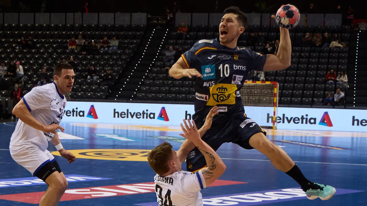 Partido de balonmano entre Espa&ntilde;a y Eslovaquia en el pabell&oacute;n Navarra Arena de Pamplona. I&Ntilde;IGO ALZUGARAY
