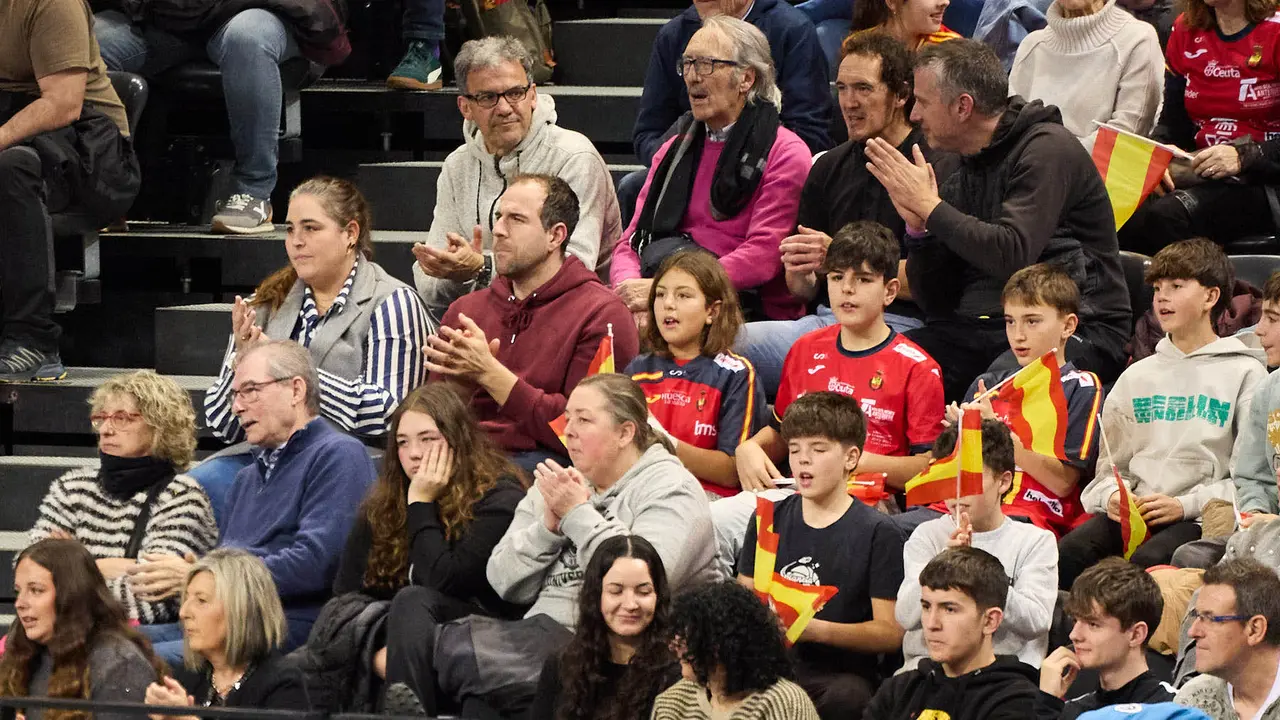 Partido de balonmano entre Espa&ntilde;a y Eslovaquia en el pabell&oacute;n Navarra Arena de Pamplona. I&Ntilde;IGO ALZUGARAY