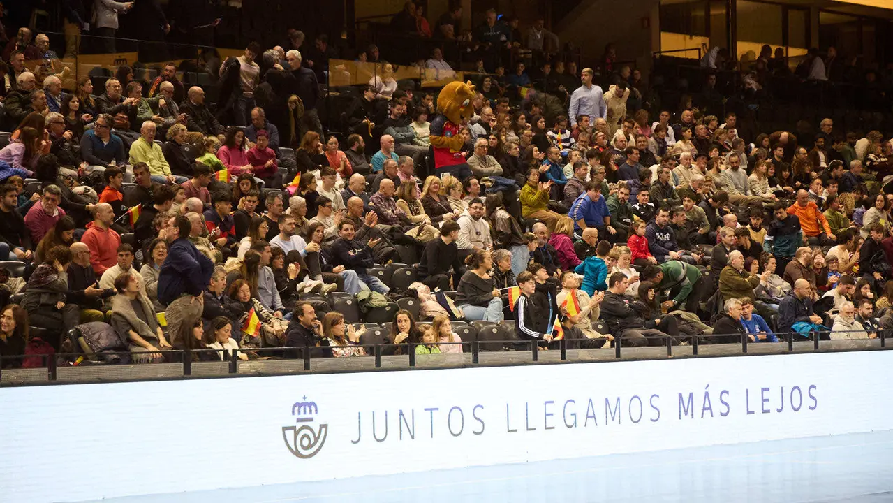 Partido de balonmano entre Espa&ntilde;a y Eslovaquia en el pabell&oacute;n Navarra Arena de Pamplona. I&Ntilde;IGO ALZUGARAY